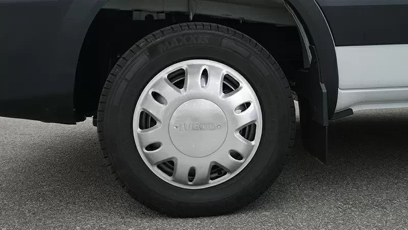 IVECO Daily – Bánh đôi phía sau