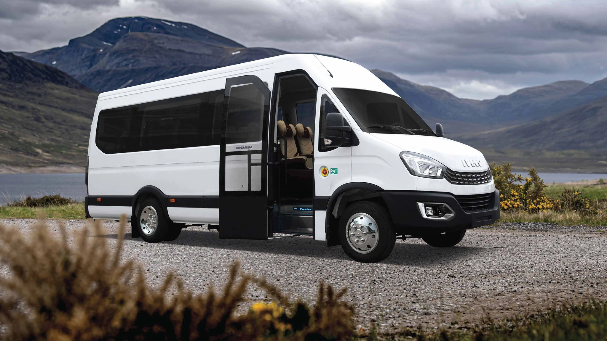 IVECO Daily Plus Premium – Cửa Swing Door điện