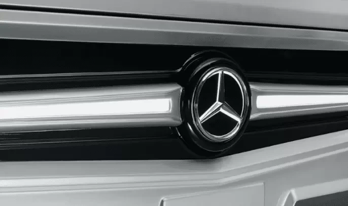 Mercedes-Benz Montero SL – Logo Mercedes-Benz phát sáng